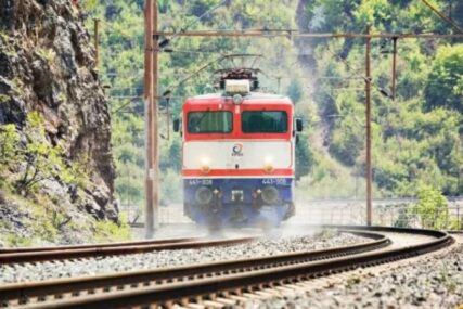 Devet požara uz prugu kod Drežnice, mještani sumnjaju na podmetanje