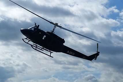 DRAMATIČNO KOD POSUŠJA Gori gusta borova šuma, Helez hitno podigao helikoptere OS BiH