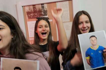 SRETNO ZMAJEVI! Učenici i profesori Prve gimnazije poslali odgovor Džeki i poruku reprezentaciji BiH