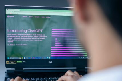 ChatGPT optužen da ugrožava djecu i pomaže masovnim ubicama