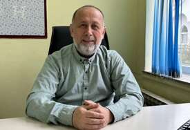Legenda bihaćkog fakulteta: Profesor Izet Terzić i u penziji nastavlja obrazovati mlade u Krajini