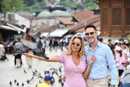 Nenad Jovanović sa suprugom uživao u Sarajevu, ispunio i muzičku želju prolazniku