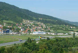 SUNCE GRIJE A ČISTE PITKE VODE NIJE...