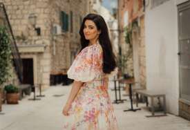 Makarska, mediteran i raskošan vokal: Marijana Soldo predstavila pjesmu “Vrati mi ljubav”