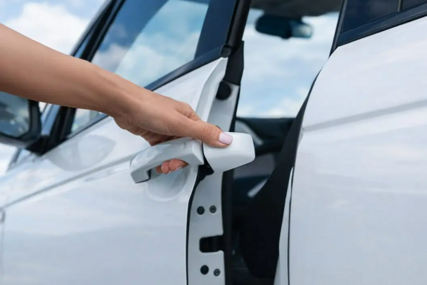 (VIDEO) Jednostavan japanski trik rashlađuje auto za minut – klima vam nije potrebna