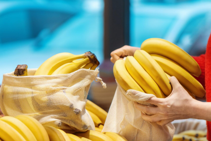 Ako vidite da su banane u marketu vlažne, ne kupujte ih: Evo šta se krije iza toga!
