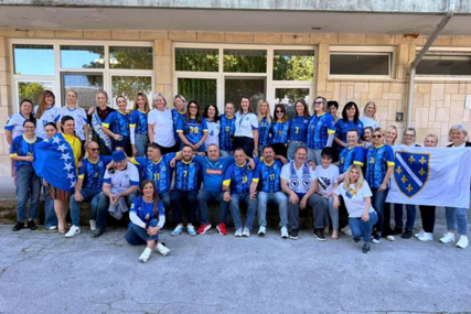 Uposlenici Kantonalne bolnice u Bihaću u dresovima Zmajeva poslali podršku reprezentaciji BiH