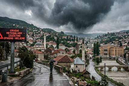 Crveni meteoalarm za BiH na snazi - spuštene roletne i klima uređaji jedini spas za građane
