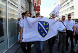 Srđan Mandić predvodio defile maturanata Sarajevom
