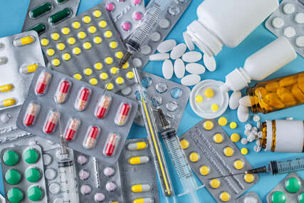 Greške pri upotrebi lijekova koštaju milijarde, a farmaceuti ih mogu spriječiti