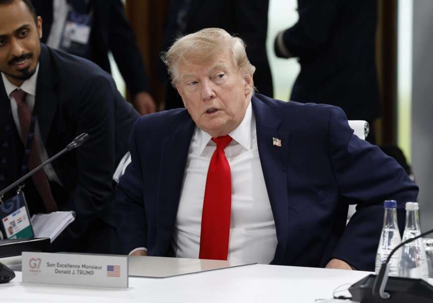 FOTO: EPA/YOAN VALAT