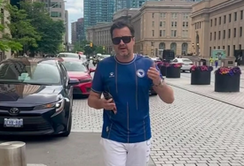 Ljekar Admir Kurtćehajić podijelio bizarnu situaciju koju je doživio na letu za Toronto: "Ostalo je samo da prouči"