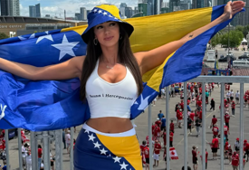 PRIVUKLA PAŽNJU Poznato ko je zgodna navijačica BiH s tribina u Torontu