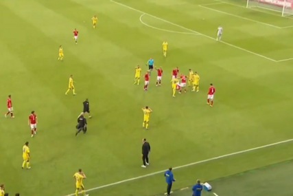 Eriksen se ponovo srušio na terenu, Danci javili da je pri svijesti