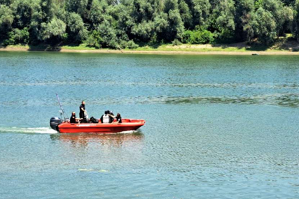 FUCZ: Angažovana specijalizirana jedinica radi potrage za utopljenom osobom u rijeci Savi na području Orašja