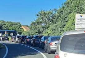 Zbog gužvi na granici Banjalučani otkazuju ljetovanje u Hrvatskoj