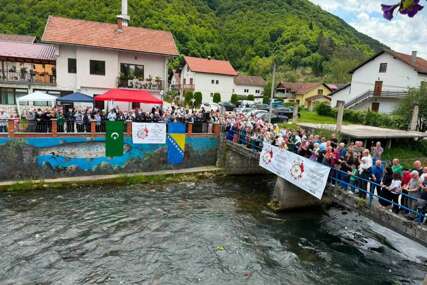 Obilježena 34. godišnjica 'Spomen njima po(r)uka nama' u Jajcu: Ubijeno 57 nevinih Bošnjaka, dok se za 18 žrtava još uvijek traga