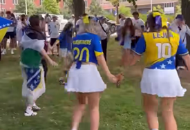 MALO IH "PONIJELO" Dijaspora zaigrala kolo ispred stadiona u St. Louisu (VIDEO)