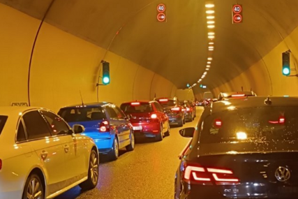 Obustavljen saobraćaj na autoputu ispod Vogošćanske petlje: Sudarila se tri vozila