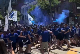 Hiljade najvatrenijih navijača BiH kreću se kroz Toronto prema stadionu, ulicama odjekuje: Volim te Bosno! (VIDEO)