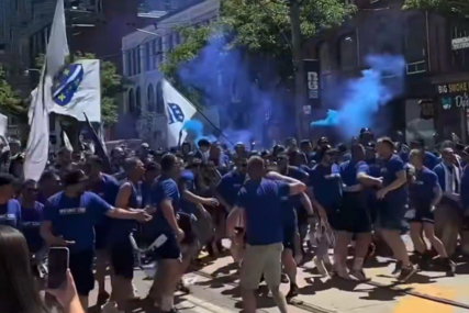 Hiljade najvatrenijih navijača BiH kreću se kroz Toronto prema stadionu, ulicama odjekuje: Volim te Bosno! (VIDEO)