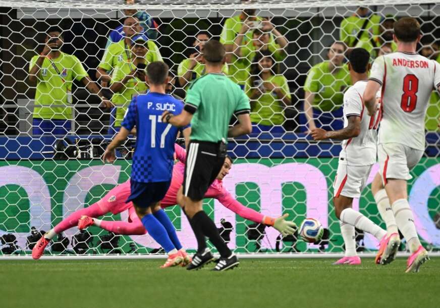 FOTO: EPA/ALBERT PENA