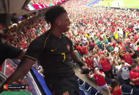 MOMAK MALO PRETJERAO... IShowSpeed nakon gola Ronalda umalo nije ispao iz VIP lože (VIDEO)