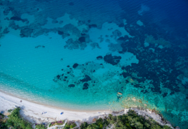 Na plaži na Sardiniji zabranjeni suncobrani