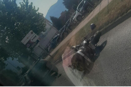 Nesreća na Stupu: Motociklista se zabio u putničko vozilo, jedna osoba povrijeđena