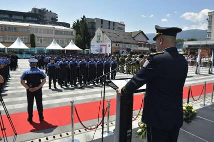 Od sutra na ulicama Sarajeva 96 novih policajaca: "Srest ćete one koji misle da su iznad zakona zbog novca ili pozicije, budite pravični"