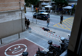 UZNEMIRUJUĆE: Muškarac brutalno likvidiran ispred policijske stanice u Barceloni