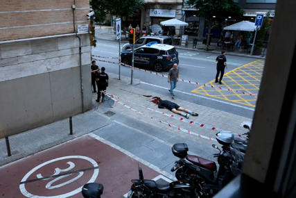 UZNEMIRUJUĆE: Muškarac brutalno likvidiran ispred policijske stanice u Barceloni