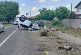 Auto se prevrnulo i završilo na krovu: Udes na putu Bijeljina-Zvornik