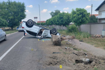 Auto se prevrnulo i završilo na krovu: Udes na putu Bijeljina-Zvornik