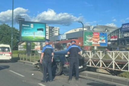 Teška nesreća na Otoci: Automobil ostao bez točkova