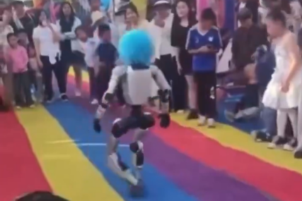 Robot u Kini udario dječaka u stomak, korisnici interneta ostali šokirani! (VIDEO)