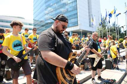 Trg BiH u znaku mladosti i muzike, stotine mladih nastupaju na Sarajevo Rocks 2026