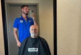 (VIDEO) Frizer iz Sarajeva došao u Los Angeles i ošišao selektora i Zmajeve