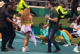 (VIDEO) Shakira odbila da napusti stadion, obezbjeđenje je pokušalo iznijeti