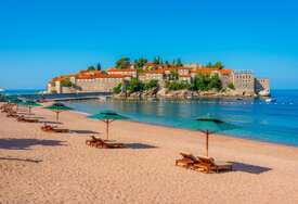 Otvara se Sveti Stefan: Ležaljke su 240 eura dan, a mještani ljuti zbog jedne stvari