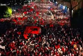 TIRANA NA NOGAMA Stotine hiljada Albanaca na ulicama, dijaspora masovno stigla na proteste!