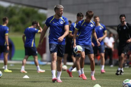 Članovi Udruženja generala BiH daju punu podršku nogometnoj reprezentaciji BiH