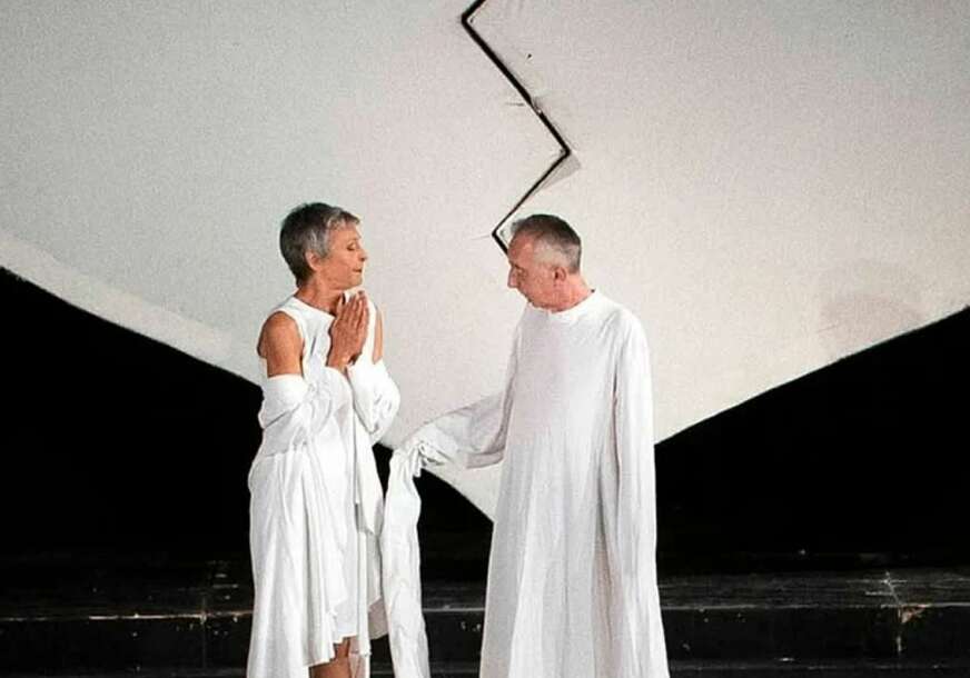 FOTO: PREDSTAVA "UDRI MUŠKI" U KAMERNOM TEATRU 55

