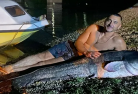 Nevjerovatan ulov u Pančevu, ribar uhvatio soma dugog dva metra: Bila je to borba za pamćenje