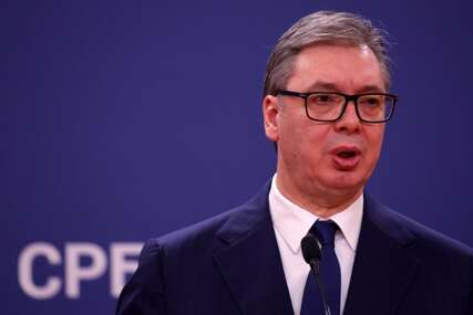 Vučić: Čarter let za Tivat organizovao neko iz mog okruženja, to je bila velika politička greška