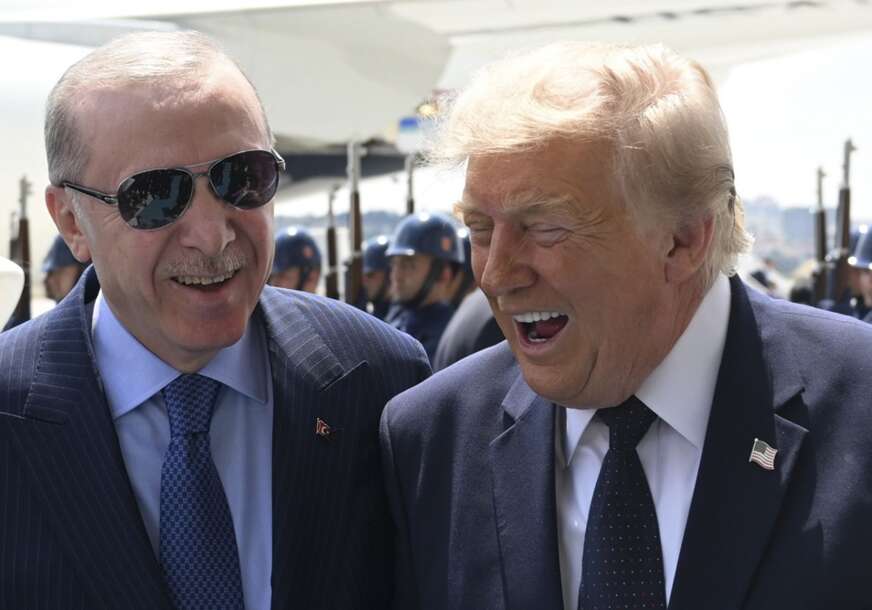 FOTO:  EPA/DOGUKAN KESKINKILIC / POOL