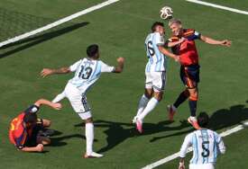 LIVE ŠPANIJA - ARGENTINA 0:0  Španija s igračem više juri pogodak protiv Argentine