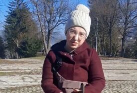 Udruženje Pomozi.ba pokrenulo apel za 18-godišnju Adnu koja život provodi u invalidskim kolicima