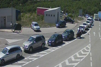 Duge kolone vozila na graničnim prijelazima BiH