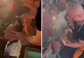 Desingerica na nastupu šišao djecu, pjevačica poručila: "Skrenuo je s puta"